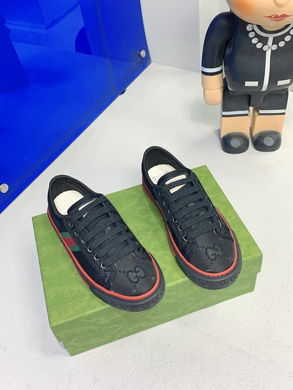 グッチ靴背面デザイン